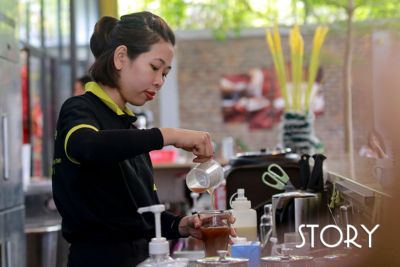 Cậu học trò khiếm thị đam mê đọc sách