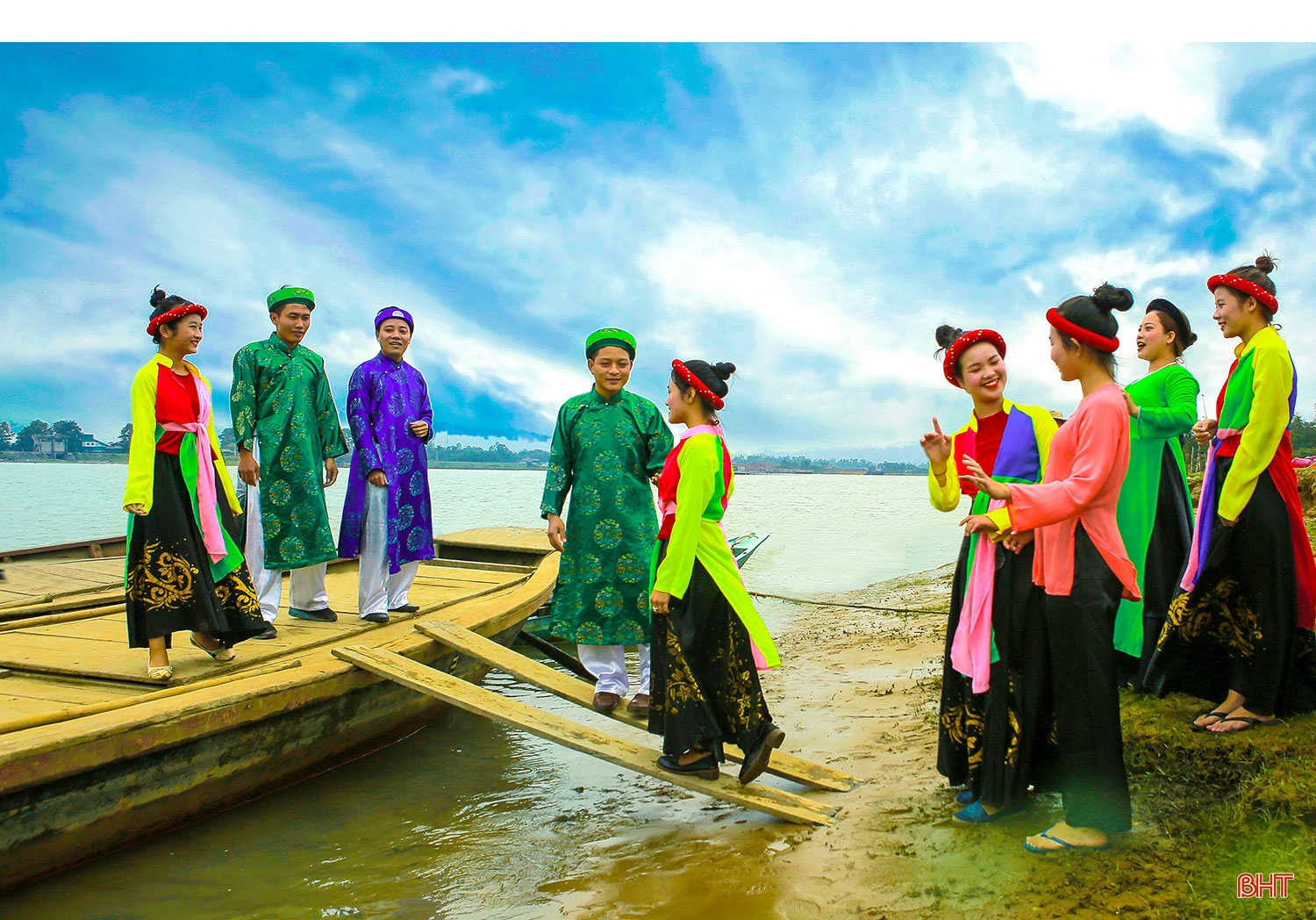 Về “Nghi Xuân bát cảnh”