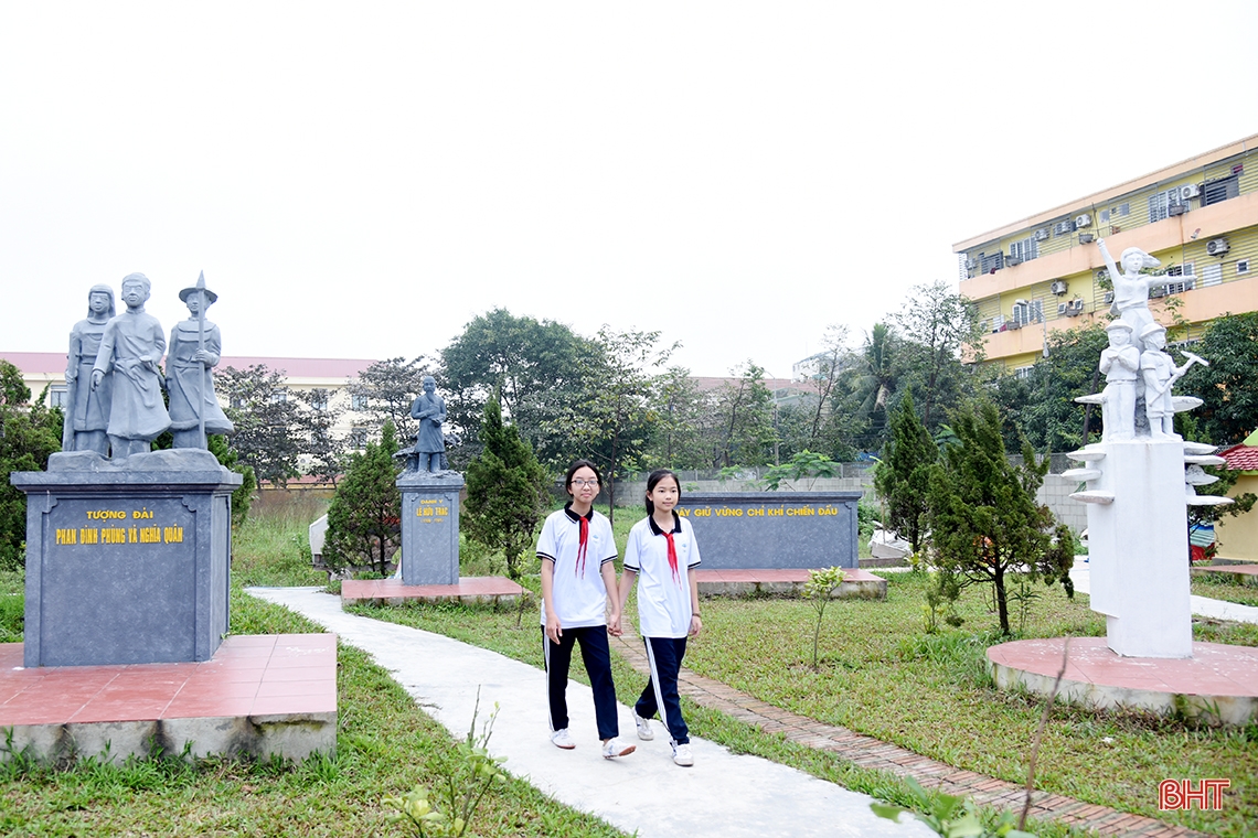 Học văn hóa, lịch sử từ thư viện công viên “Hà Tĩnh quê mình