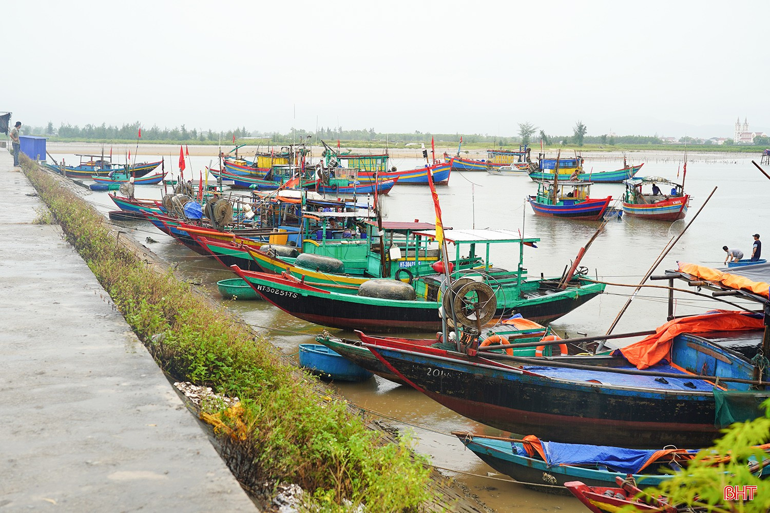 Âu tránh trú bão Cẩm Nhượng (xã Thiên Cầm)