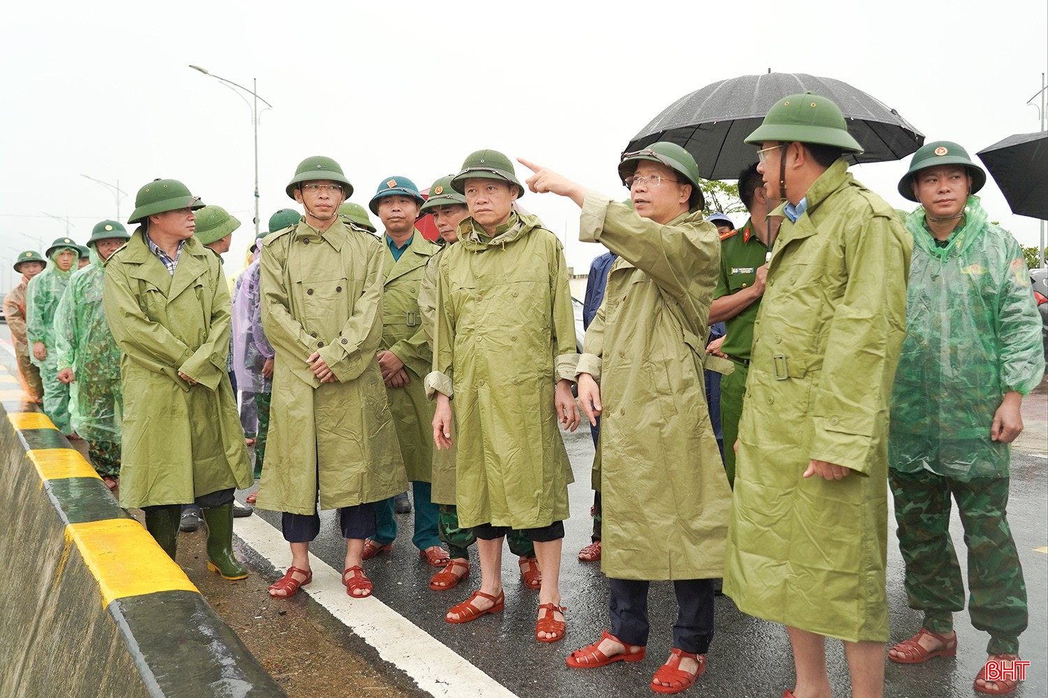 Bí thư Tỉnh ủy kiểm tra tại khu neo đậu tránh trú bão Kỳ Hà (phường Hải Ninh)