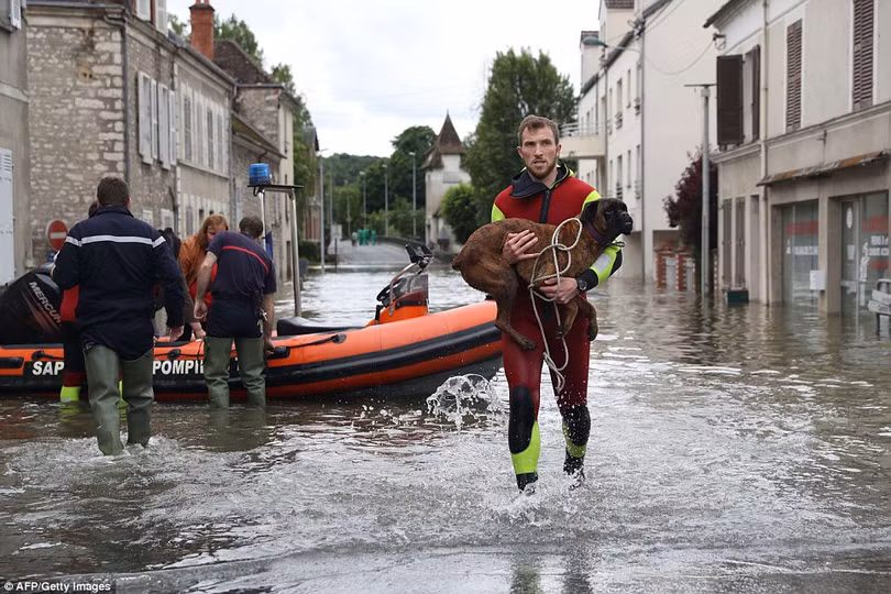 mua lu kinh hoang hoanh hoanh nhieu nuoc chau au