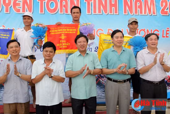 soi noi giai dua thuyen tren song cua sot
