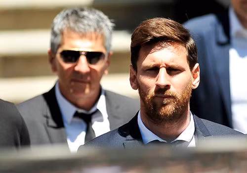 lionel messi doi dien nguy co ngoi tu