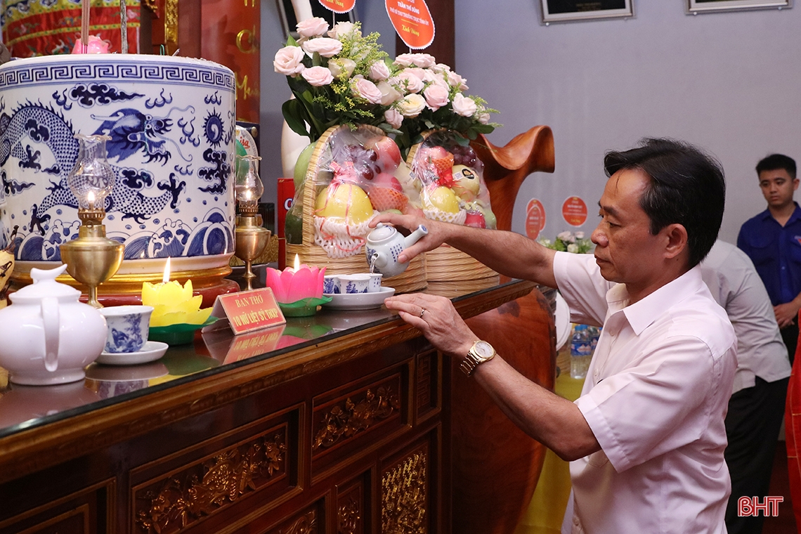 Trang trọng Lễ giỗ 10 nữ liệt sỹ thanh niên xung phong Ngã ba Đồng Lộc