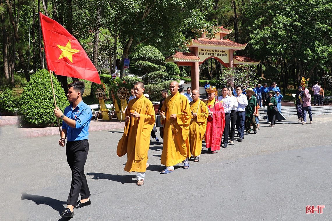Trang trọng Lễ giỗ 10 nữ liệt sỹ thanh niên xung phong Ngã ba Đồng Lộc