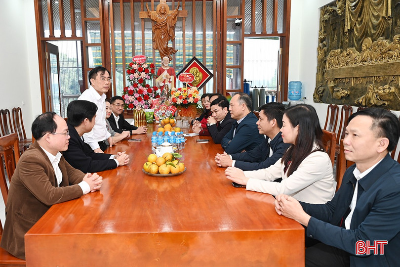 Phó Giám đốc Sở Nội vụ Mai Trường Sinh mong toàn thể đồng bào công giáo tiếp tục phát huy tinh thần đoàn kết, cùng xây dựng quê hương ngày càng phát triển.