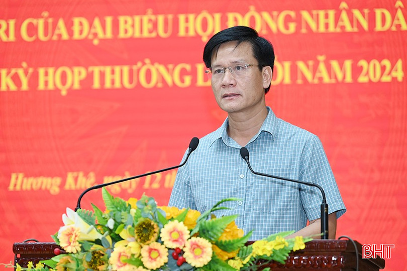 Giám đốc Sở Tài chính Trịnh Văn Ngọc tiếp thu ý kiến, kiến nghị của cử tri.