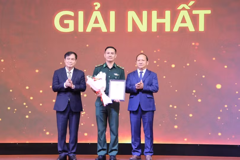 1trao-giai-nhat-copy.jpg
