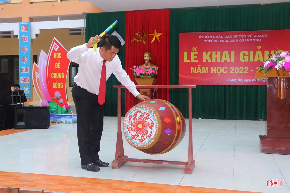 Lãnh đạo Hà Tĩnh chung vui lễ khai giảng năm học mới 2022 - 2023
