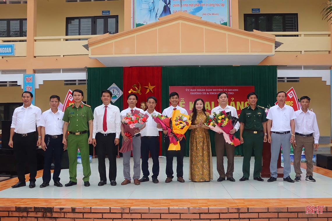 Lãnh đạo Hà Tĩnh chung vui lễ khai giảng năm học mới 2022 - 2023