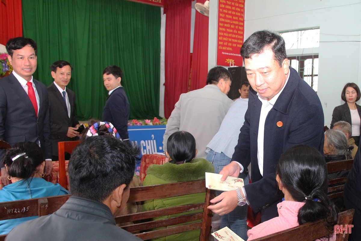 Bí thư Tỉnh ủy chúc tết người có công, người cao tuổi ở Can Lộc