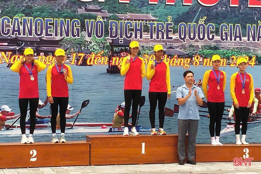 các VĐV Lê Thị Phương, Kiều Quỳnh Như giành huy chương Vàng, nội dung thuyền đôi coxless nữ hạng nặng.jpg