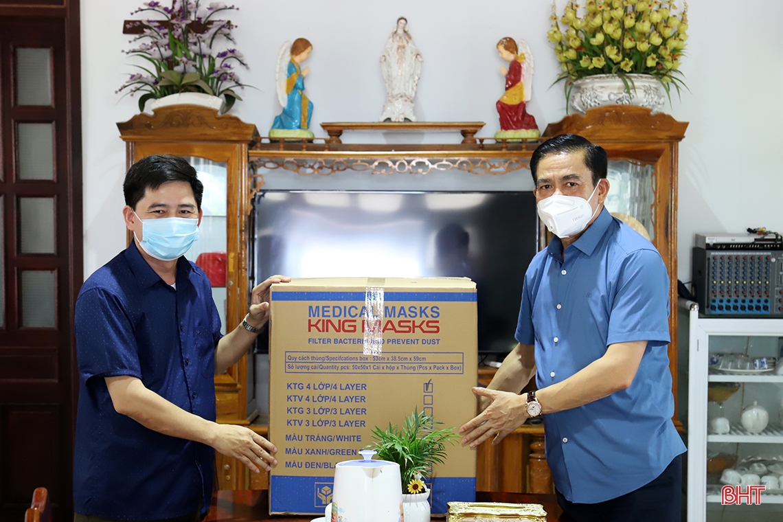 Chủ tịch UBND tỉnh: Bà con giáo dân TP Hà Tĩnh đã chung tay phòng, chống dịch bệnh Covid-19 