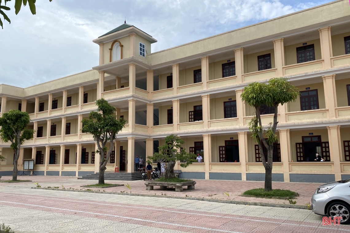 Chủ tịch UBND tỉnh: Bà con giáo dân TP Hà Tĩnh đã chung tay phòng, chống dịch bệnh Covid-19 