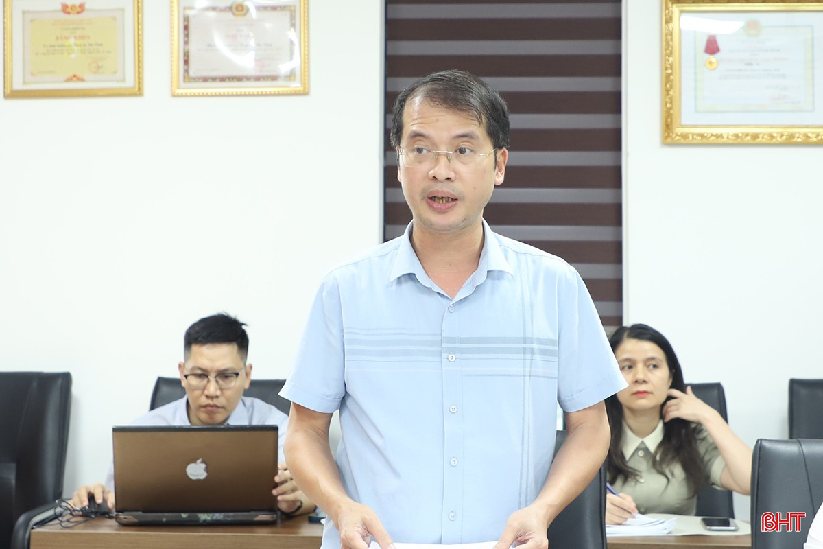 Đồng chí Hoàng Bá Anh - Bí thư Đảng ủy, Chủ tịch HĐND xã Tùng Lộc báo cáo công tác chuẩn bị đại hội.