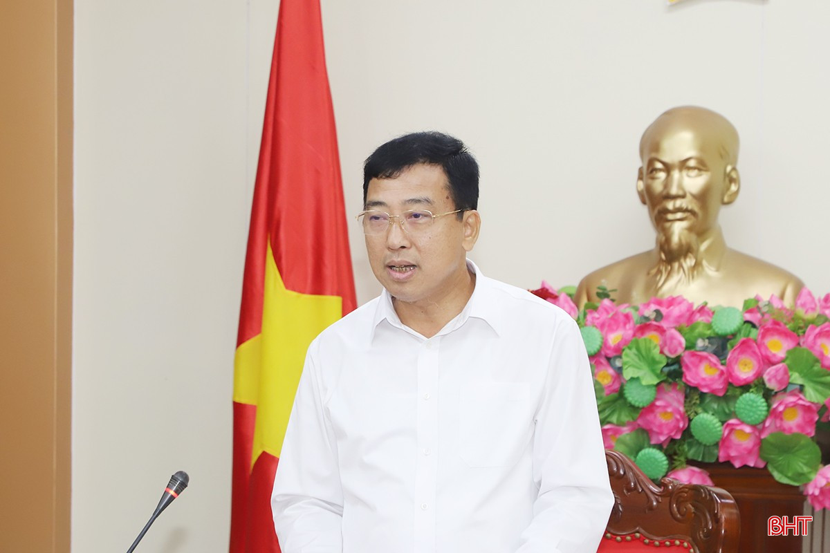 Phó Chủ tịch Thường trực HĐND tỉnh Trần Tú Anh kết luận hội nghị.
