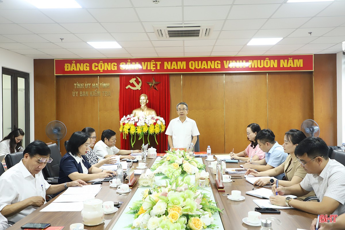 Chủ nhiệm UBKT Tỉnh ủy Hà Văn Trọng chủ trì hội nghị.