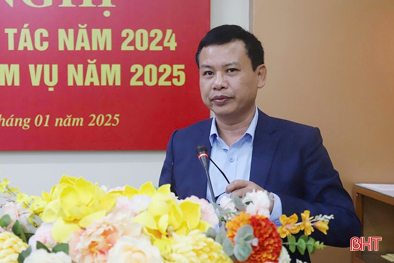 Bí thư Đảng ủy, Chánh Văn phòng Đoàn ĐBQH và HĐND tỉnh Nguyễn Trọng Thường kết luận hội nghị.