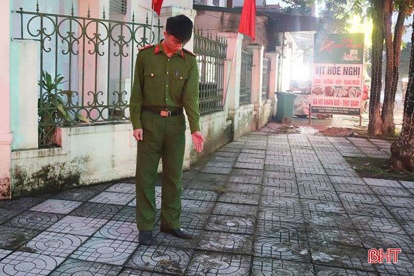 Trụ chữa cháy (trụ chìm) tại đường 3/2, trước Trạm Y tế phường Bắc Hồng (TX Hồng Lĩnh) đã bị vùi lấp do nâng cấp đường.