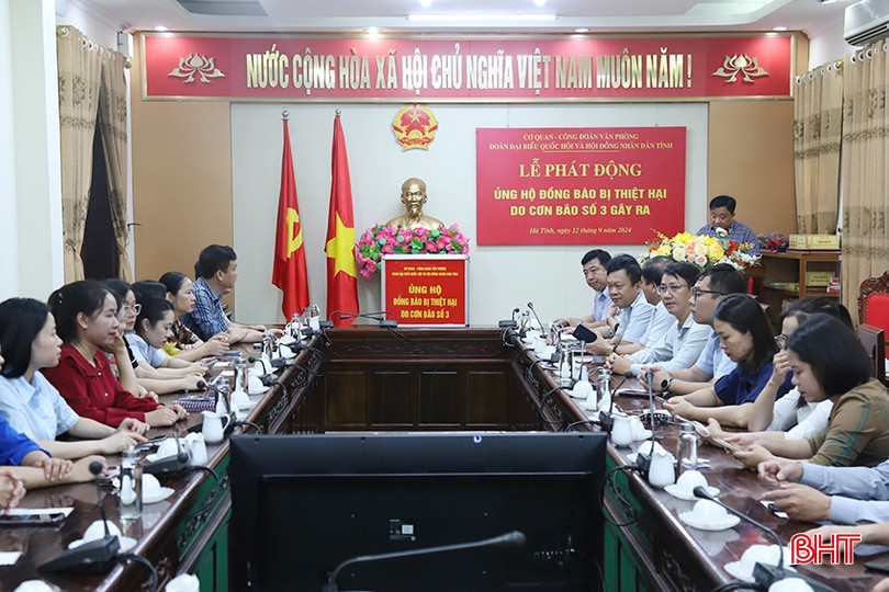 Phó Chủ tịch Thường trực HĐND tỉnh Trần Tú Anh cùng các ban HĐND tỉnh và đông đảo cán bộ, công chức, người lao động tham dự lễ phát động.