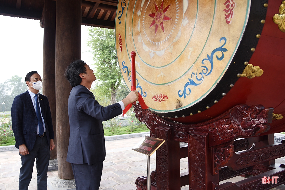 Lãnh đạo tỉnh Hà Tĩnh dâng hương tưởng niệm Chủ tịch Hồ Chí Minh tại Khu di tích Kim Liên