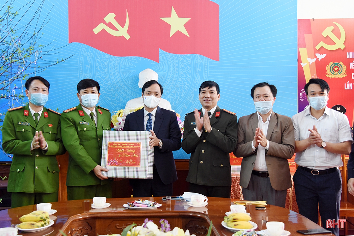 Lãnh đạo tỉnh Hà Tĩnh dâng hương tưởng niệm Chủ tịch Hồ Chí Minh tại Khu di tích Kim Liên