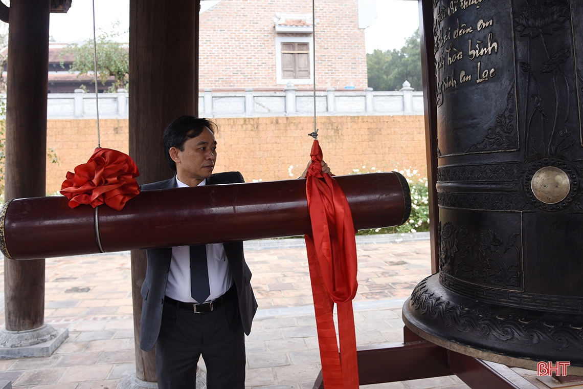 Lãnh đạo tỉnh Hà Tĩnh dâng hương tưởng niệm Chủ tịch Hồ Chí Minh tại Khu di tích Kim Liên