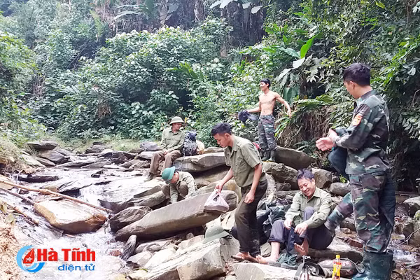 gian nan chuyen giu rung ngay tet