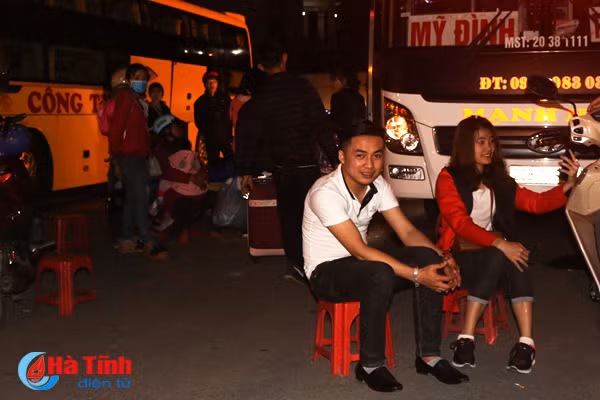 hanh khach vat va don xe tro lai cac thanh pho lon sau ky nghi tet