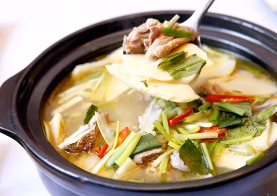 thuong thuc mon vit nau mang cay la vi