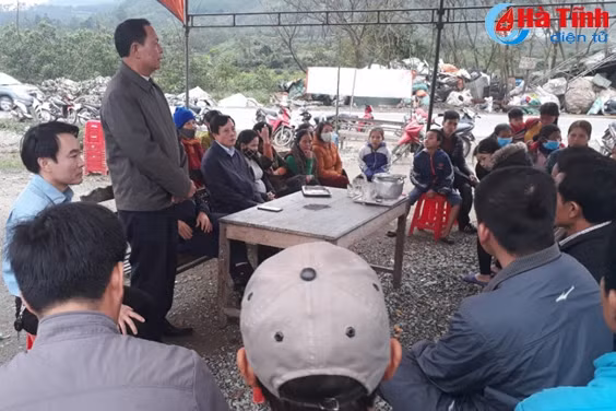 se som di doi cac ho dan bi anh huong nha may xu ly rac thai phu ha