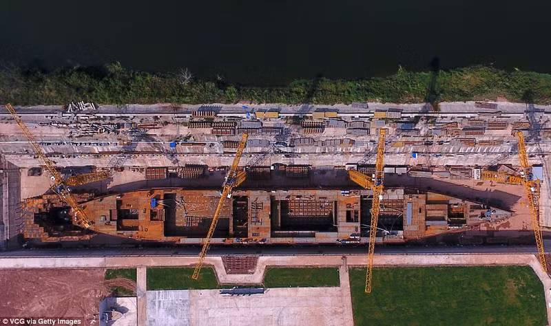 trung quoc dong ban sao tau titanic cam ket khong chim