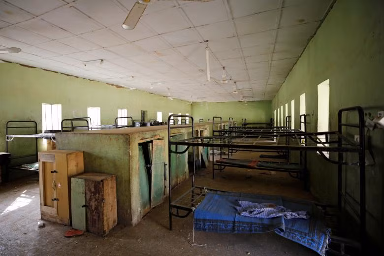 ben trong truong hoc noi boko haram bat coc 76 nu sinh o nigeria