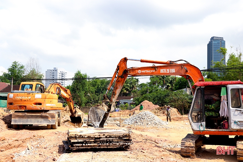 Vững nền tảng, chắc tương lai, xây dựng thành phố Hà Tĩnh thành một trong những đô thị trung tâm vùng Bắc Trung Bộ