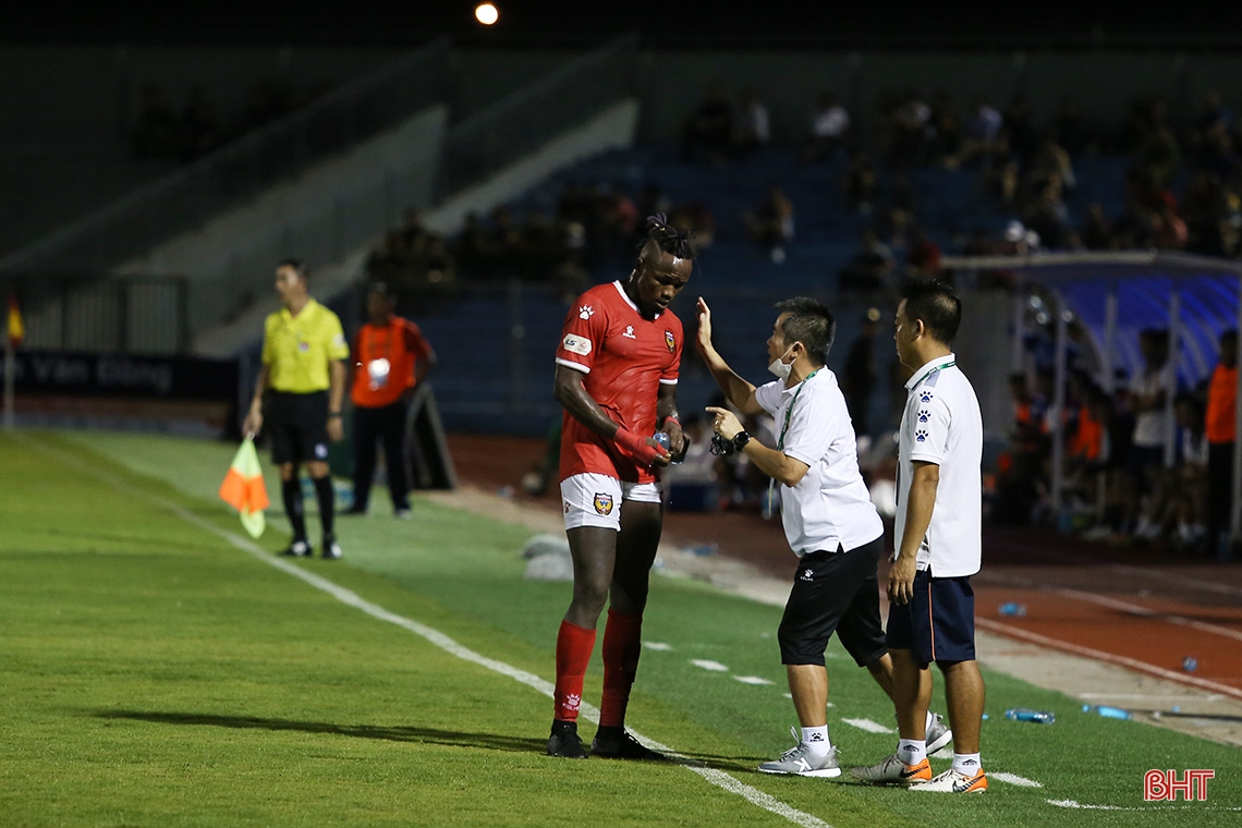 Hồng Lĩnh Hà Tĩnh: Những bước chân không mỏi trên đấu trường V.League 2020