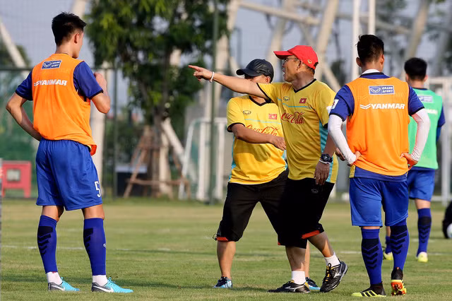 Buổi tập đầu tiên của U23 Việt Nam: Cạnh tranh ngay từ điểm xuất phát