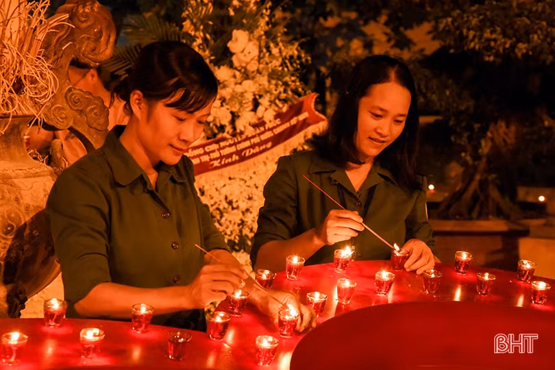 Tuổi trẻ Hà Tĩnh thắp nến tri ân các anh hùng liệt sỹ tại Ngã ba Đồng Lộc