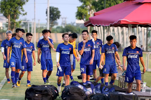 Buổi tập đầu tiên của U23 Việt Nam: Cạnh tranh ngay từ điểm xuất phát