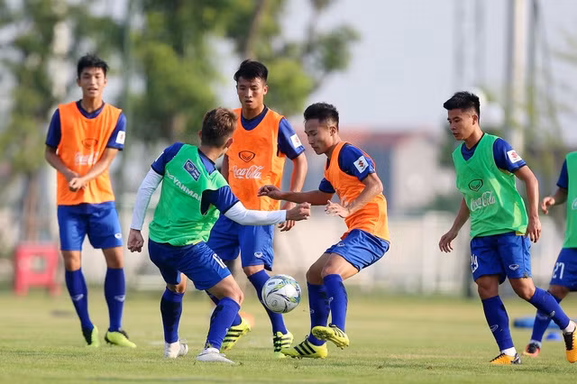 Buổi tập đầu tiên của U23 Việt Nam: Cạnh tranh ngay từ điểm xuất phát