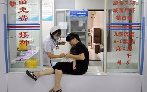 Trung Quốc yêu cầu bắt giữ 18 đối tượng liên quan vụ bê bối vaccine
