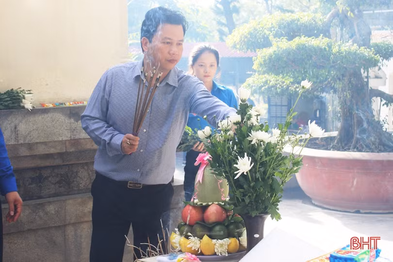 Trang trọng Lễ giỗ lần thứ 50 của 10 liệt nữ TNXP Ngã ba Đồng Lộc