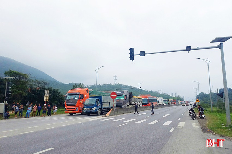 bqbht_br_den-do-hu-hong.jpg