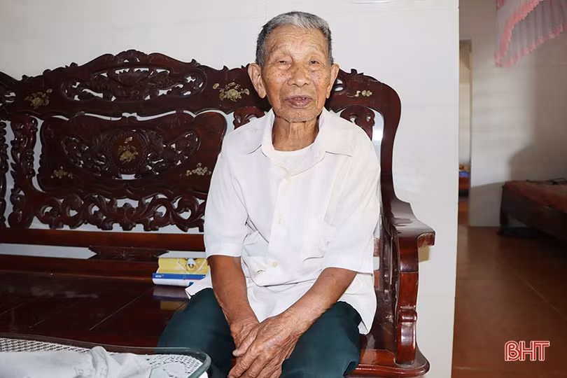 Sáng mãi ngọn đèn làng học Cẩm Bình