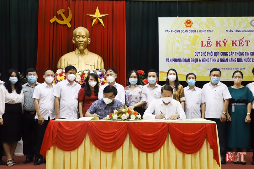 Văn phòng Đoàn ĐBQH&HĐND tỉnh và NHNH Hà Tĩnh ký quy chế phối hợp cung cấp thông tin