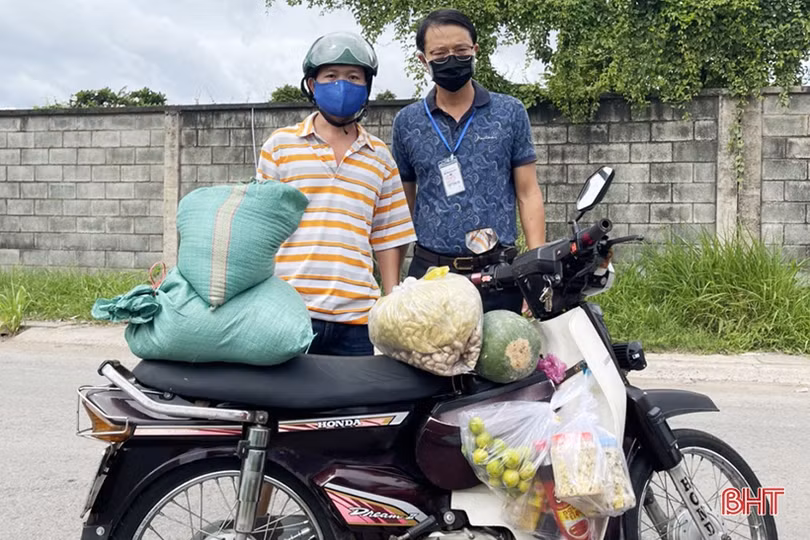Những món quà nghĩa tình hỗ trợ bà con Hà Tĩnh xa quê ảnh hưởng dịch COVID-19