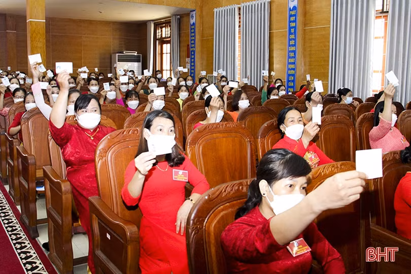 Bà Trần Thị Thùy Nhung tái cử Chủ tịch Hội LHPN huyện Đức Thọ