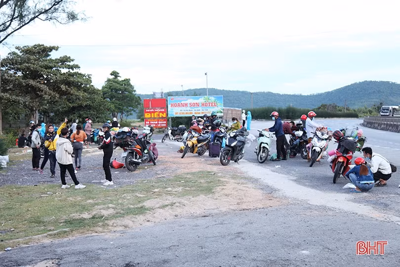 Người Hà Tĩnh về từ vùng dịch xu hướng giảm, chốt kiểm soát vẫn túc trực ngày đêm