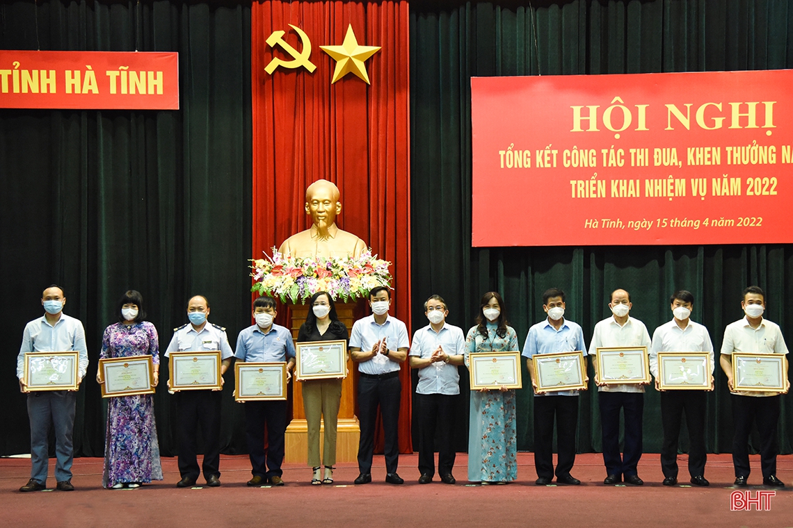 Đoàn kết, đổi mới, thi đua hoàn thành vượt mức các chỉ tiêu, nhiệm vụ