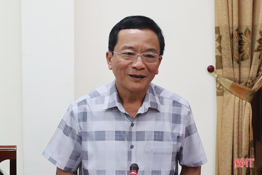 Phó Chủ tịch HĐND tỉnh Trần Văn Kỳ phát biểu tại cuộc làm việc.